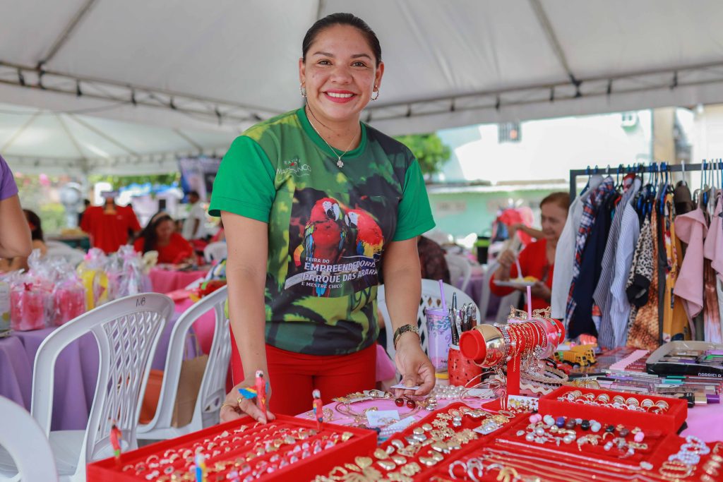 Bazar do Prosamin+ impulsiona o empreendedorismo entre as mulheres beneficiadas pelo programa 7 UGPE BAZAR DAS EMPREENDERORAS DO PROSAMINJANAINA REIS FOTO TIAGO CORREA UGPE 18 1024x683 1