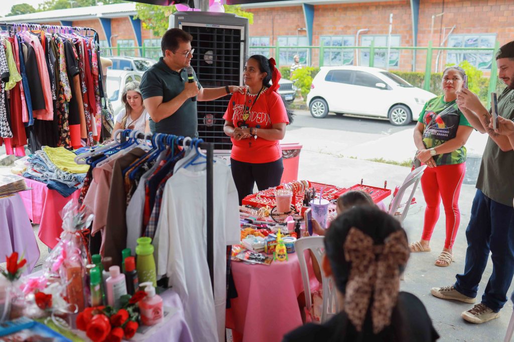 Bazar do Prosamin+ impulsiona o empreendedorismo entre as mulheres beneficiadas pelo programa 2 UGPE BAZAR DAS EMPREENDERORAS DO PROSAMIN FOTO TIAGO CORREA UGPE 6 1024x683 1