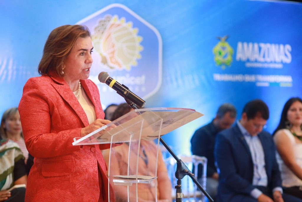 Governo do Amazonas reforça o compromisso com a infância e adolescência, no lançamento da nova edição do Selo Unicef 7 UGPE EVENTO SELO UNICEFPRESIDENTE DO TCE AM YARA LINS FOTO TIAGO CORREA UGPE 28 1024x683 1
