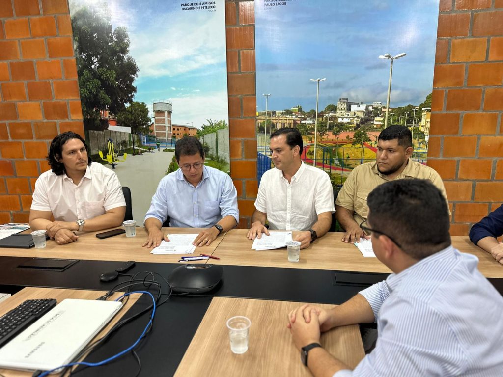 Governo do Amazonas e Prefeitura de Parintins assinam termo de cooperação para repasse das obras de saneamento do Prosai 5 UGPE E PREFEITURA DE PARINTINS ASSINATURA ACORDO FOTO MIKAELLA MORAES 1 1024x768 1