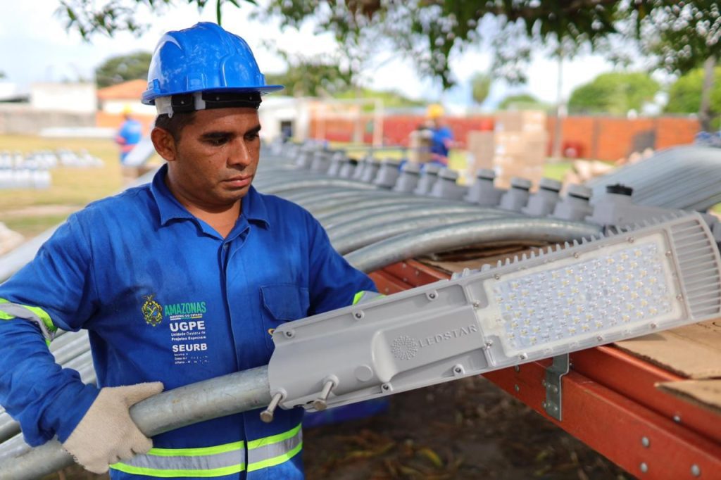 Ilumina+ AM completa três anos com o estado próximo de se tornar o primeiro do Brasil com iluminação 100% em LED, no interior 5 UGPE IluminaAmazonas faz 3 anos foto Tiago Correa 4 1024x682 1