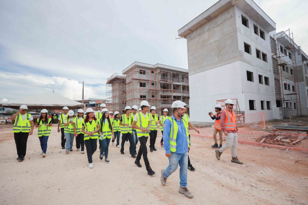 Projeto ‘Tô na Obra’ leva estudantes para conhecer canteiro de obras do Prosamin+ na comunidade da Sharp, zona leste de Manaus 3 UGPE TO770 NA OBRA FOTO TIAGO CORREA UGPE 01 25 1024x683 1