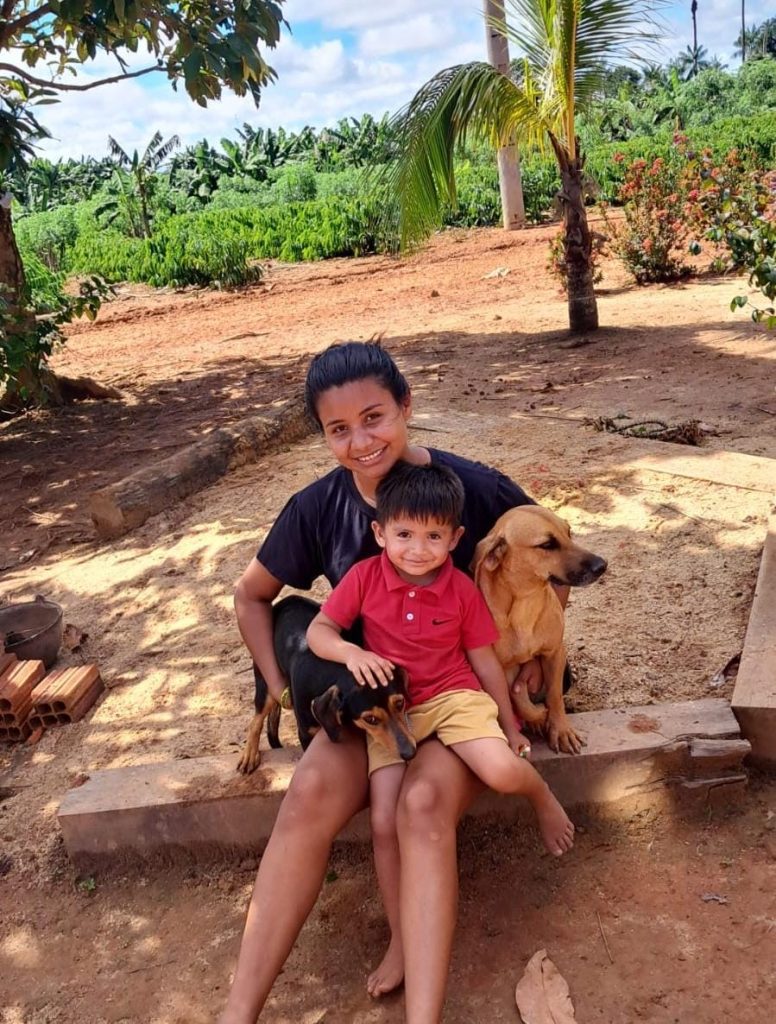 Criança de dois anos desaparecida na BR-319 é encontrada pelo Corpo de Bombeiros ao lado de cães que a protegiam 3 WhatsApp Image 2025 05 01 at 132213 776x1024 1