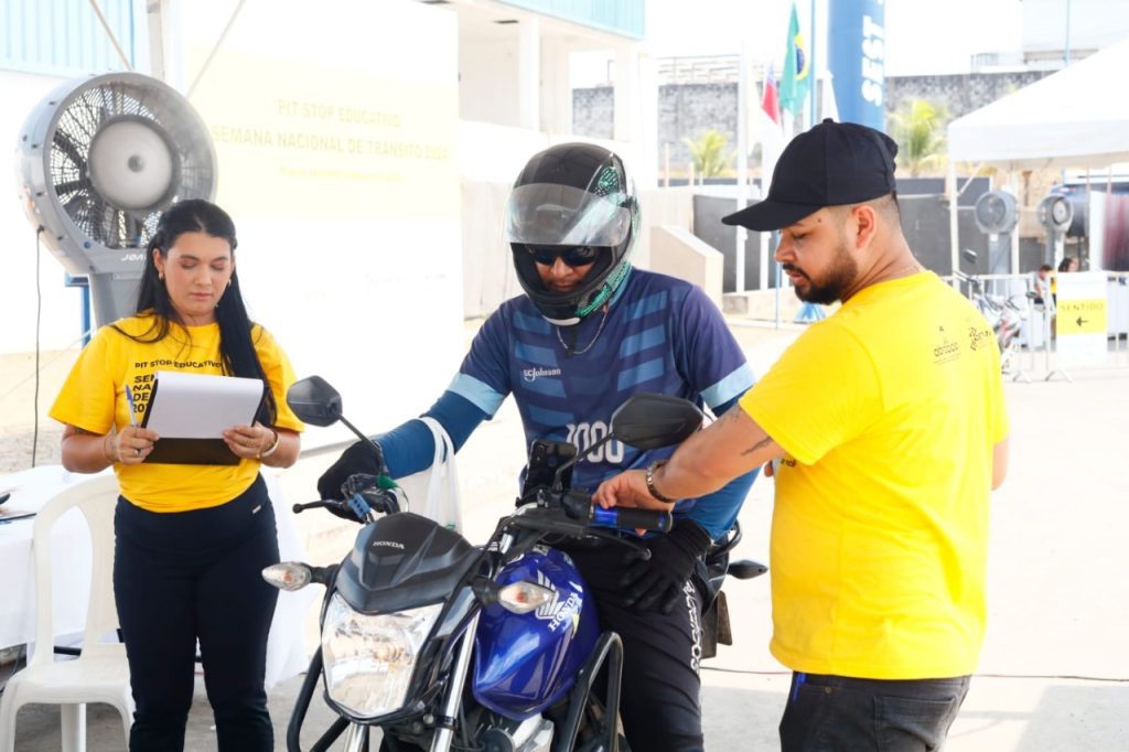 Maio Amarelo: Detran-AM e Abraciclo promovem Pit Stop Educativo para motociclistas 3 WhatsApp Image 2025 05 11 at 151406 1024x682 1