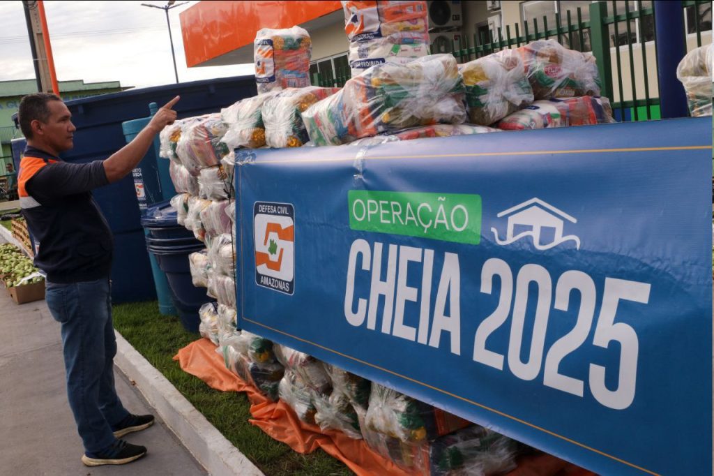 Operação Cheia 2025: Governador Wilson Lima entrega ajuda humanitária para famílias afetadas em Manicoré e Humaitá 5 WhatsApp Image 2025 05 14 at 224133 1 1024x682 1