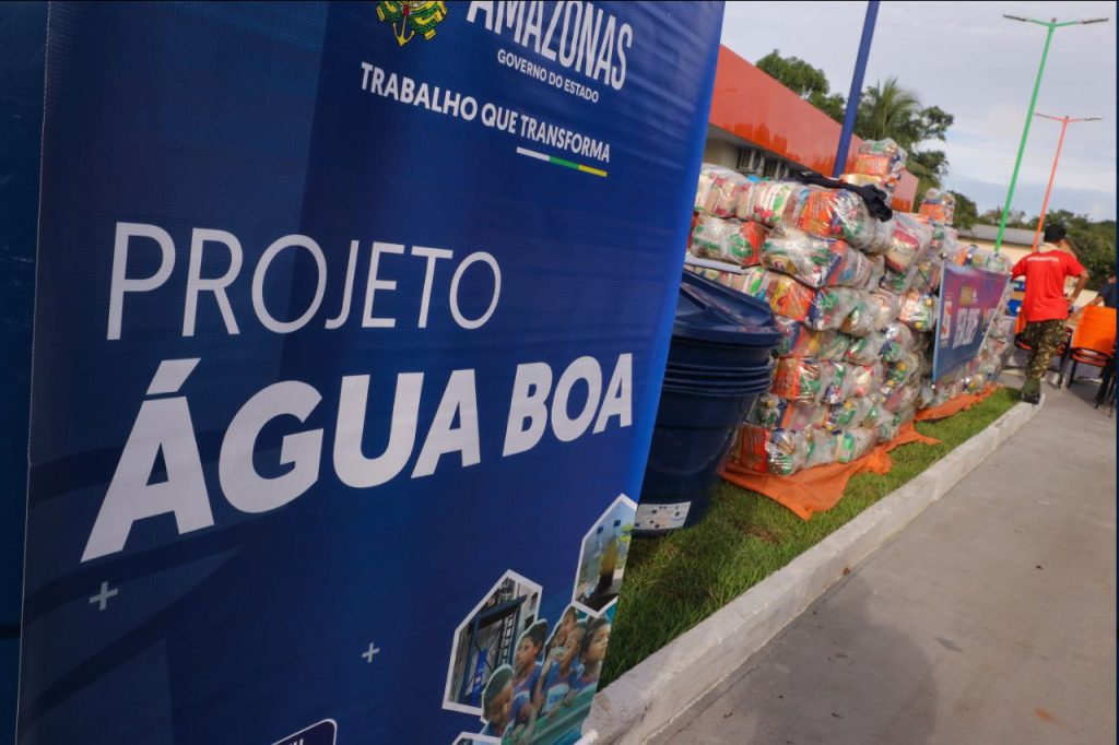 Operação Cheia 2025: Governador Wilson Lima entrega ajuda humanitária para famílias afetadas em Manicoré e Humaitá 7 WhatsApp Image 2025 05 14 at 224133 1024x682 1