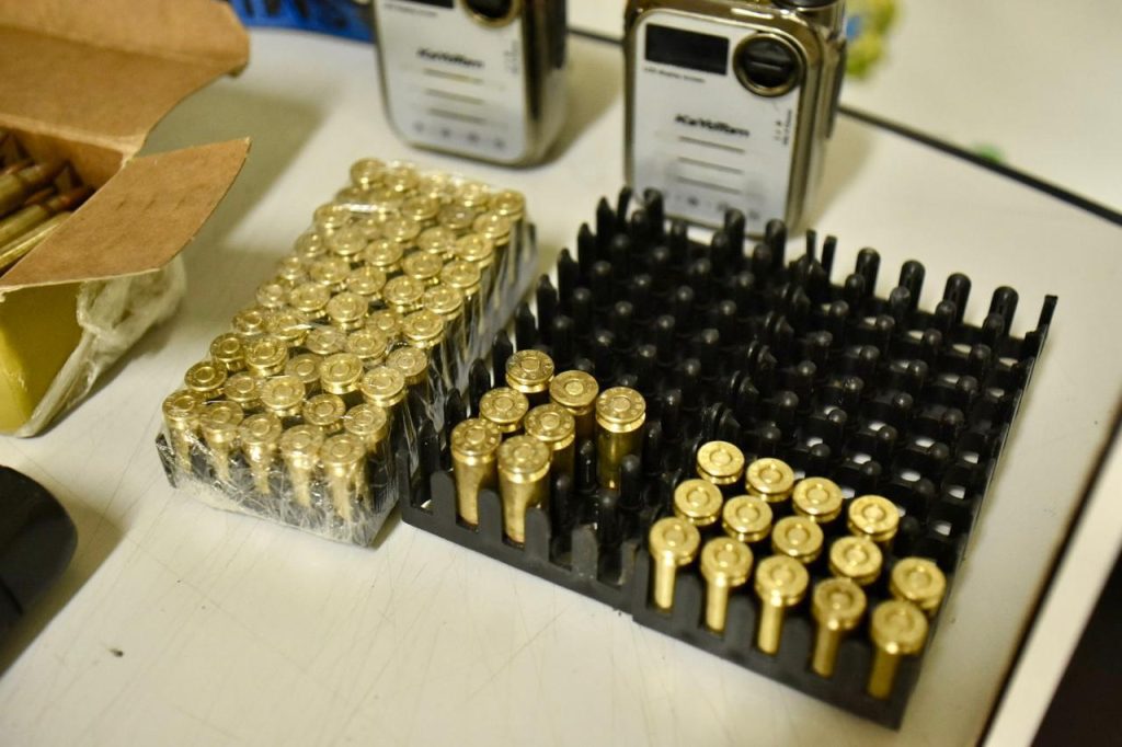 Polícia Civil deflagra operação e apreende drogas, armamentos, munições e caminhonete; prejuízo ao crime organizado é de R$ 1 milhão 3 WhatsApp Image 2025 05 19 at 133639 1024x682 1