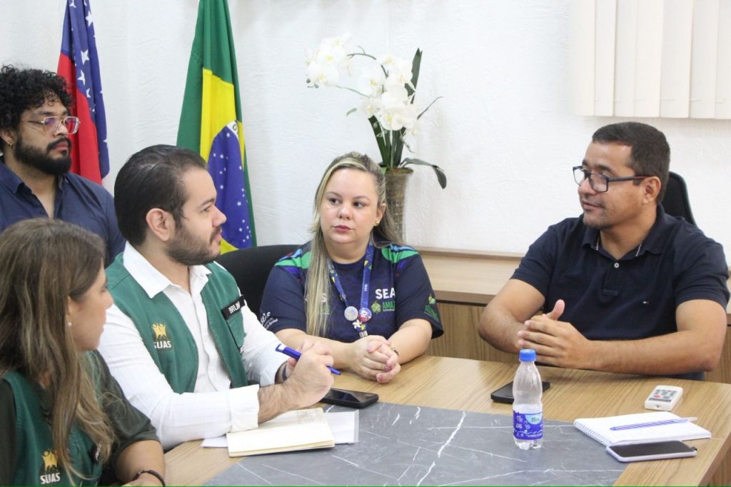 Governo do Amazonas recebe comitiva da Forsuas para discutir políticas públicas direcionadas à situações de emergência e calamidade 3 WhatsApp Image 2025 05 22 at 094000 1024x682 1
