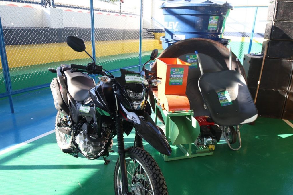 Em Tapauá, governador Wilson Lima fomenta setor primário com entregas de equipamentos e repasse de recursos em mais de R$ 2 milhões 3 WhatsApp Image 2025 05 22 at 105702 1 1024x682 1