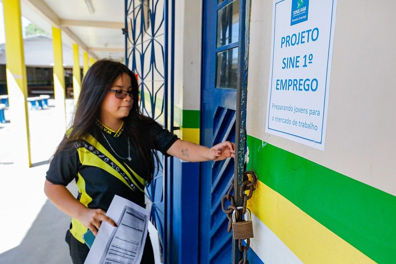 Governo do Amazonas entrega certificação para primeiras turmas do projeto Sine Primeiro Emprego 2 WhatsApp Image 2025 05 22 at 163049