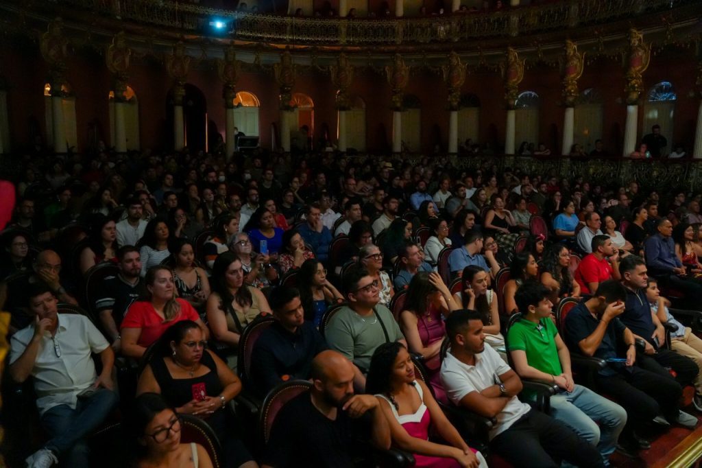 Orquestra de Violões e Coral do Liceu encantam o público no Teatro Amazonas com espetáculo de trilha de filmes e séries 5 WhatsApp Image 2025 05 23 at 094618 1 1024x682 1