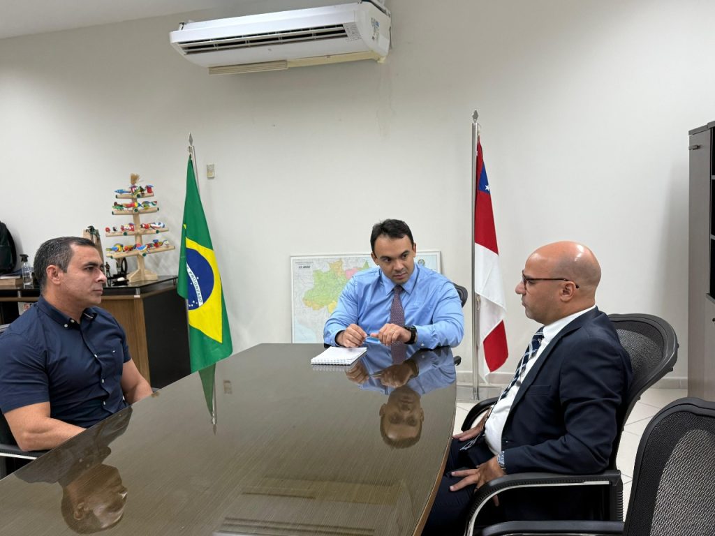 Festival de Parintins 2025: PGE-AM recebe presidente e advogado do Boi Caprichoso para tratar questões jurídicas e trabalhistas do bumbá 3 WhatsApp Image 2025 05 27 at 182417 1024x768 1