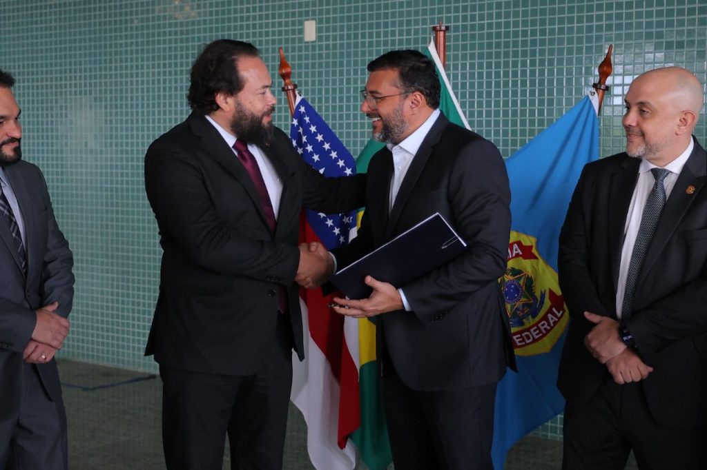 Governador Wilson Lima firma acordo com a Polícia Federal para uso compartilhado de hangar no Aeroporto Eduardo Gomes 7 WhatsApp Image 2025 05 29 at 165314 1024x682 1