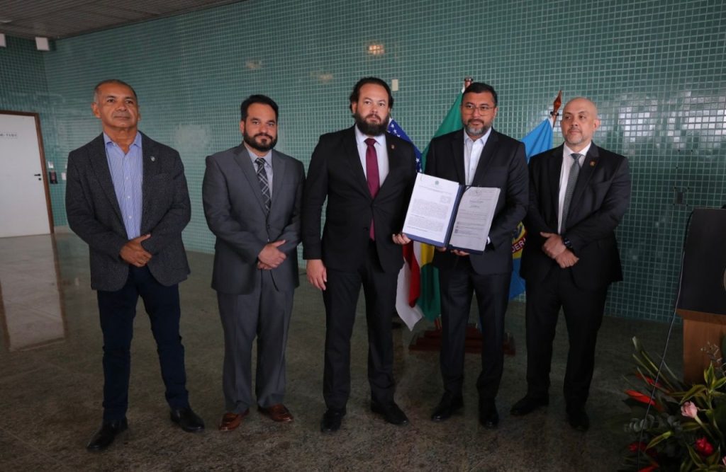 Governador Wilson Lima firma acordo com a Polícia Federal para uso compartilhado de hangar no Aeroporto Eduardo Gomes 5 WhatsApp Image 2025 05 29 at 165316 1024x667 1