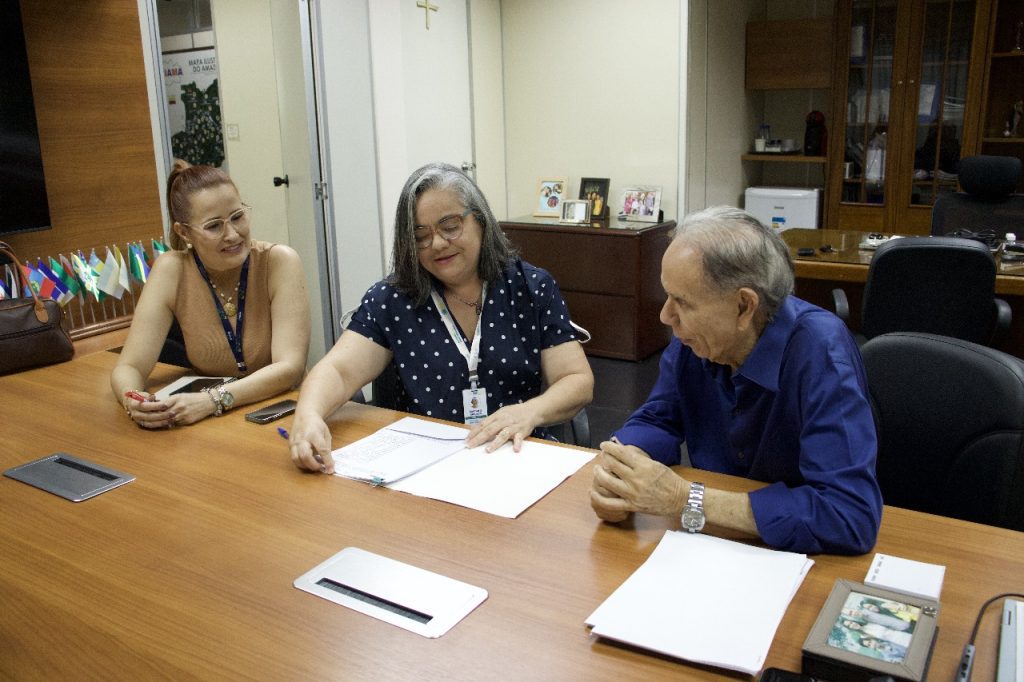 COP 30: Ciama assina protocolo para promover a gestão sustentável de resíduos sólidos no Amazonas 2 aluizio 1 1024x682 1