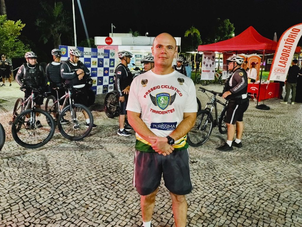Polícia Militar do Amazonas realiza 10º Passeio Ciclístico Tiradentes e reúne mais de 300 pessoas na Ponta Negra 3 comandante forntes 1024x768 1