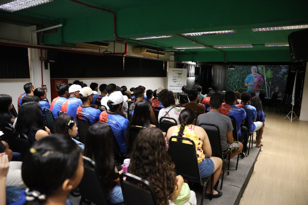 Festival de Parintins 2025: Galeria Cidade Aberta inicia Ciclo de Debates e prevê 15 novos murais em 2025 3 cultura ciclo de debates foto eduardo melo 1 1024x683 1