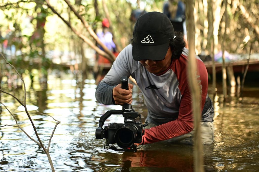 Curta ‘Meneruá’ estreia em Tefé, com foco na cultura ribeirinha e ancestralidade amazônica 2 cultura curta menerua foto Divulgacao Jhon Erick 3 1024x681 1