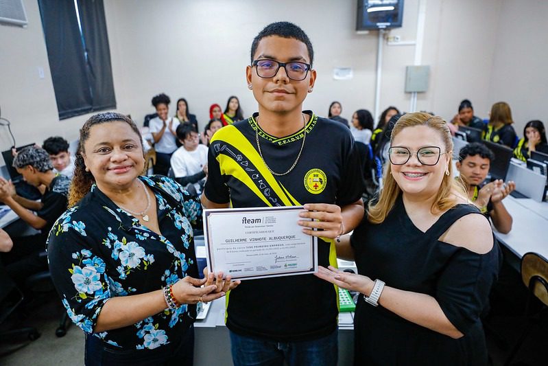 Governo do Amazonas entrega certificação para primeiras turmas do projeto Sine Primeiro Emprego 9 guilherme
