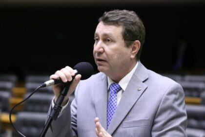 Comissão aprova projeto que facilita pagamento para migrar rádio AM para FM
