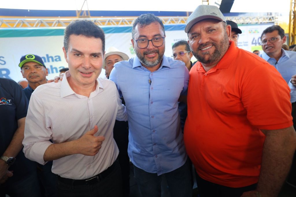 Governador Wilson Lima, Ministério das Cidades e prefeitura assinam contrato para a construção de 400 casas em Tefé 2 prefeito gov e min 1024x682 1