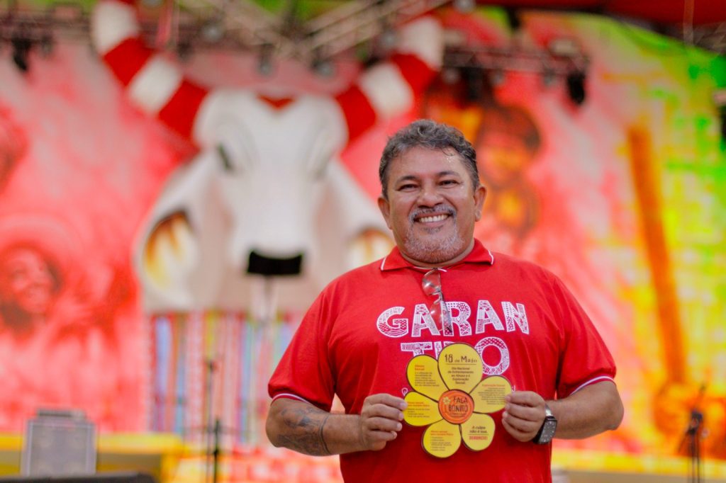Faça Bonito: Sejusc reforça campanha contra abuso sexual infantojuvenil nos currais dos Bois Caprichoso e Garantido 3 vice presidente do Garantido Marialvo Brandao FOTO Lincoln FerreiraSejusc 1024x682 1