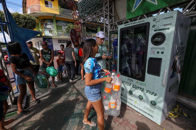 Festival de Parintins 2025: Caprichoso e Garantido voltam a se enfrentar pelo título de Campeão Sustentável 5 02 SEMA Maquinas Coletoras Recicla Galera Alex Pazuello Secom