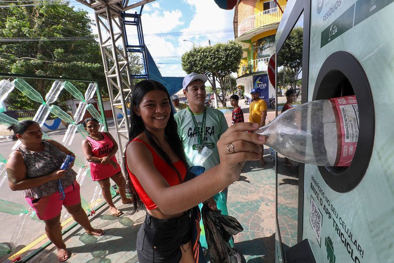 Festival de Parintins 2025: Caprichoso e Garantido voltam a se enfrentar pelo título de Campeão Sustentável 2 03 SEMA Maquinas Coletoras Recicla Galera Alex Pazuello Secom