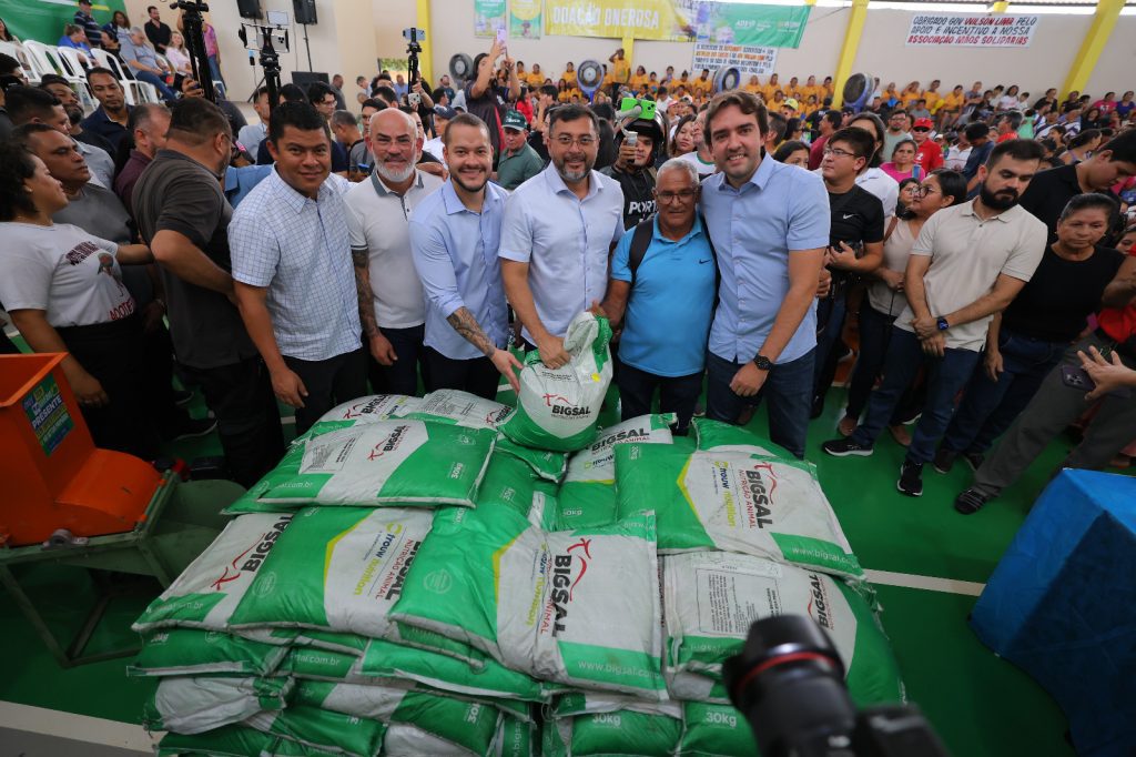 Em Itacoatiara, Governador Wilson Lima destina R$ 2,8 milhões em investimentos para setor primário 3 8a7bead8 9895 4c38 822d f7370bc6fc3a 1024x682 1