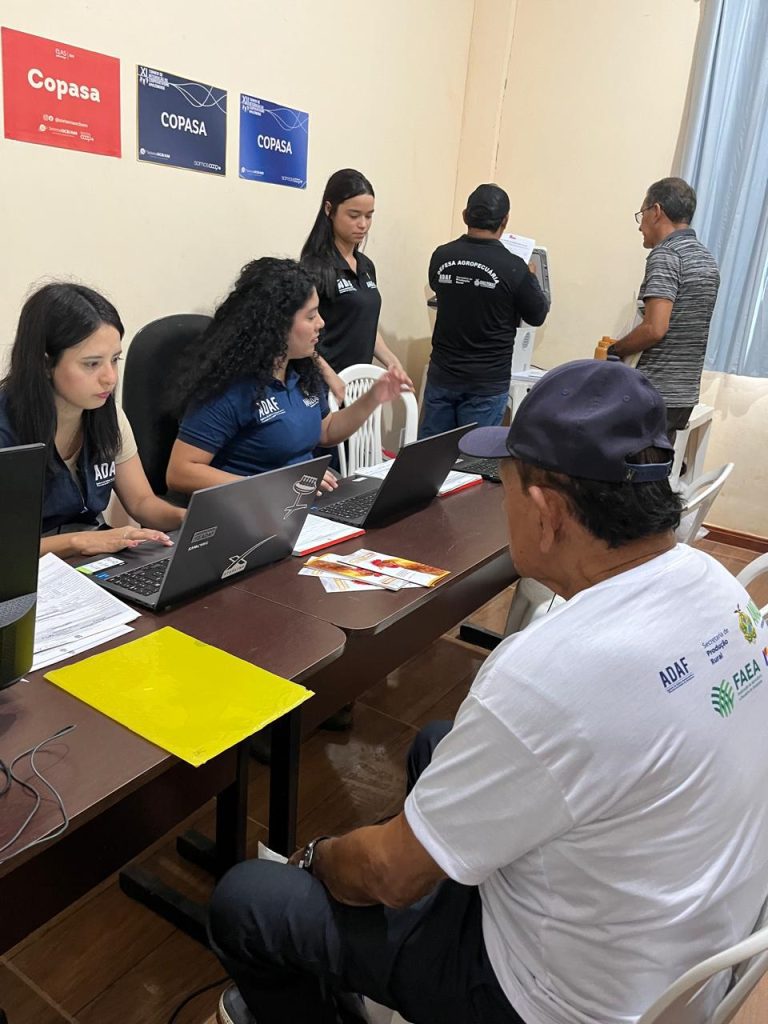 Adaf leva serviços a produtores em ação itinerante no Paraná da Eva 3 ADAF01 ATENDIMENTOITINERANTE 768x1024 1
