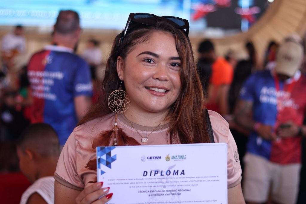 Festival de Parintins 2025: Amazonastur e Cetam certificam 24 novos guias de turismo em Parintins 2 AMAZONASTUR Certificado Cetam Na Foto Cristian Castro Foto Amazonastur 1024x682 1