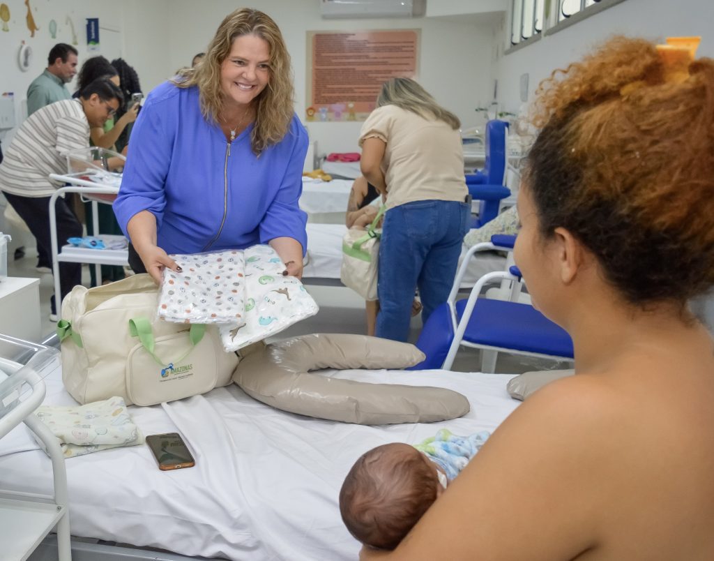 Governo do Amazonas entrega novos leitos de UTI Neonatal e equipamentos à Balbina Mestrinho 3 Balbina Mestrinho celebra 64 anos com entrega de equipamentos e novos leitos de UTI foto EvandroSeixas ses 1024x804 1