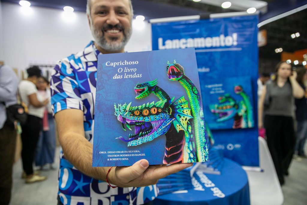 Bienal do Livro 2025: Editora UEA lança obra que celebra legado das lendas do Boi Caprichoso 5 Bienal do Livro 2025 Editora UEA lanca obra que celebra legado das lendas do Boi Caprichoso 1 1024x683 1