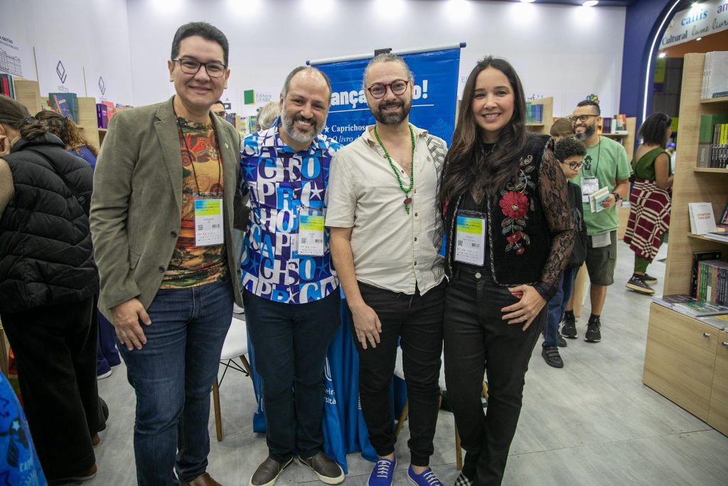 Bienal do Livro 2025: Editora UEA lança obra que celebra legado das lendas do Boi Caprichoso 3 Bienal do Livro 2025 Editora UEA lanca obra que celebra legado das lendas do Boi Caprichoso Daniel Brito 4 1024x683 1