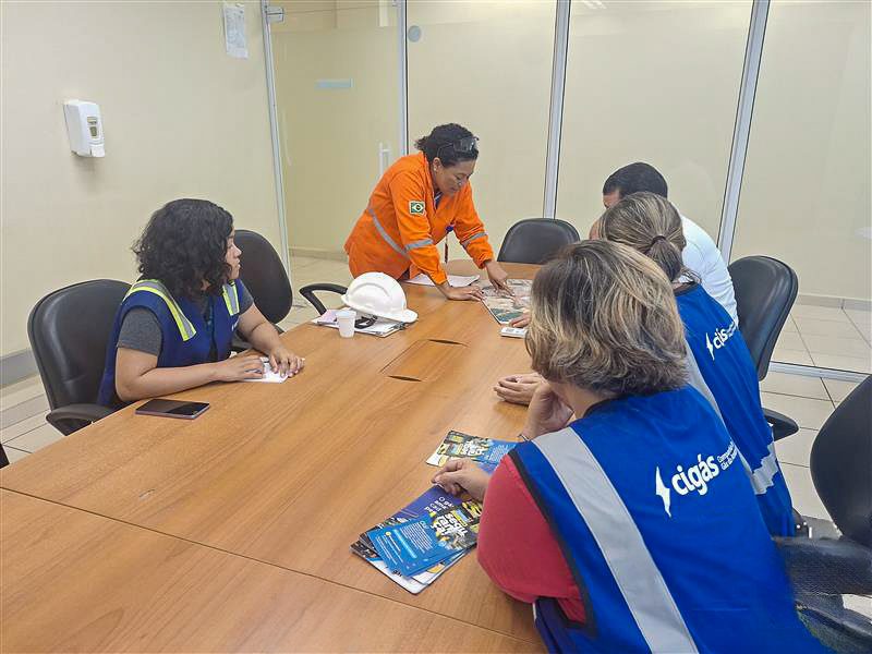 Cigás realiza ações de sensibilização com comunidades e empresas 3 CIGAS Acao de sensibilizacao no entorno das obras da Cigas Credito da foto Divulgacao Cigas 01