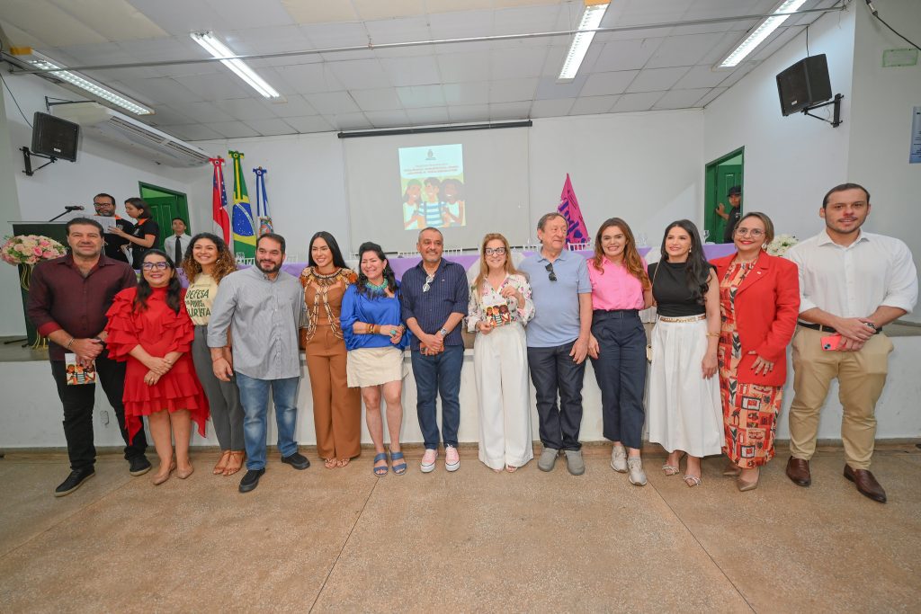 Em Parintins Governo do Amazonas reforça apoio ao Tribunal de Justiça no combate à violência doméstica 2 CasaCivil LancamentocartilhaTJAM Foto Divulgacao 1024x683 1