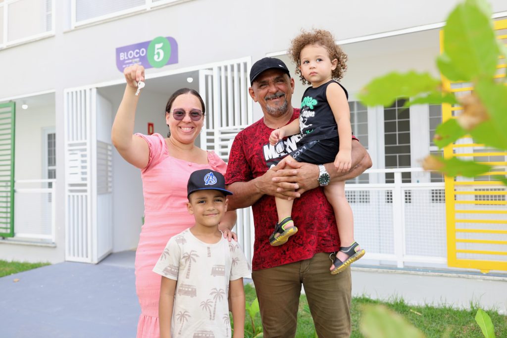 Famílias beneficiadas pelo Prosamin+ iniciam mudança para o Parque Residencial Maués 5 ELIZA SOARES E RICARDO OLIVEIRA NO PARQUE RESIDENCIAL MAUES FOTO PAULA PESSOA UGPE 1024x683 1