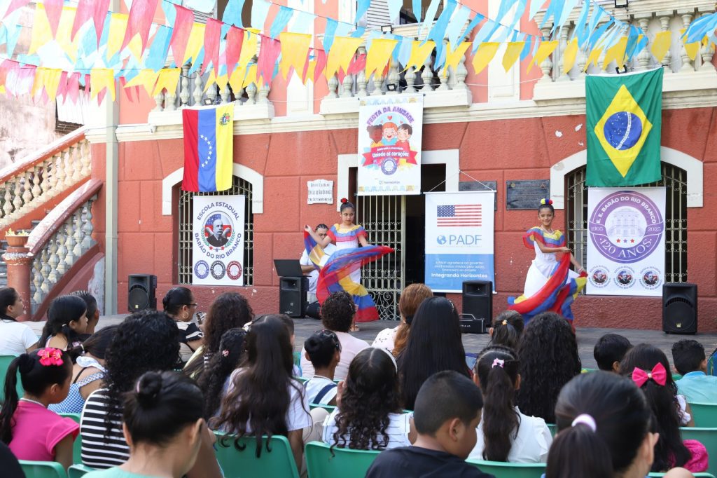 “Festa da Amizade”: Escola Estadual Barão do Rio Branco realiza ação de combate à xenofobia contra populações imigrantes 7 Educacao Festa Amizade Foto Eduardo Cavalcante 1 1024x682 1