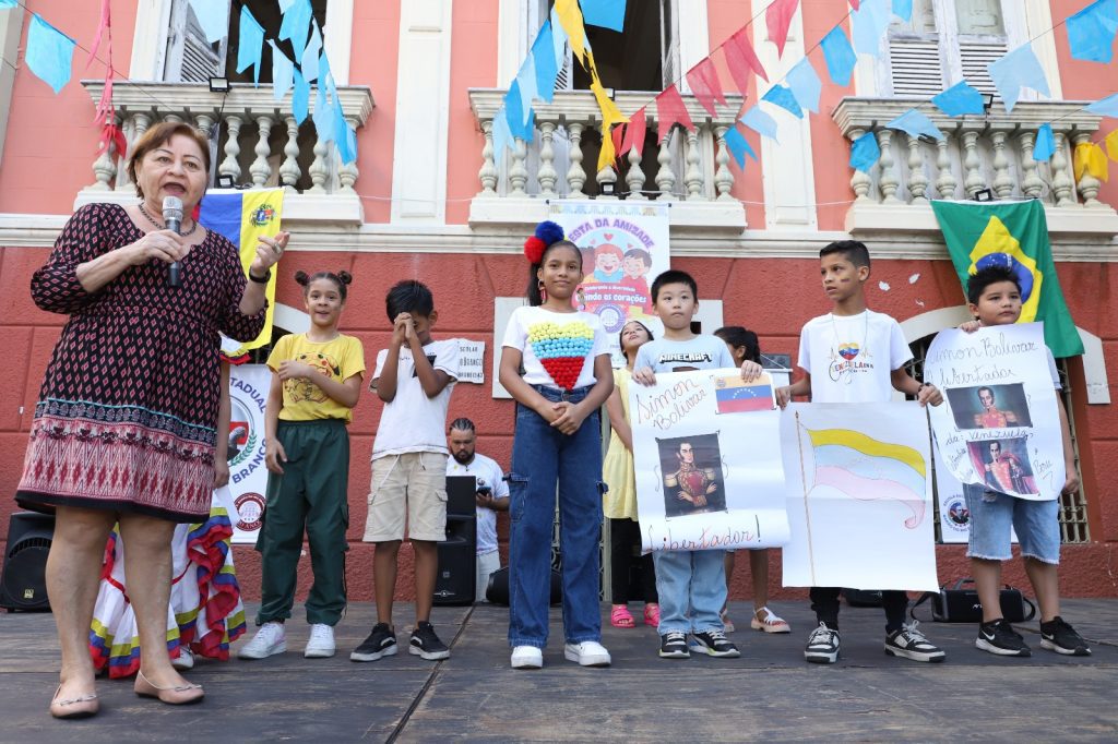 “Festa da Amizade”: Escola Estadual Barão do Rio Branco realiza ação de combate à xenofobia contra populações imigrantes 2 Educacao Festa Amizade Foto Eduardo Cavalcante 2 1024x682 1