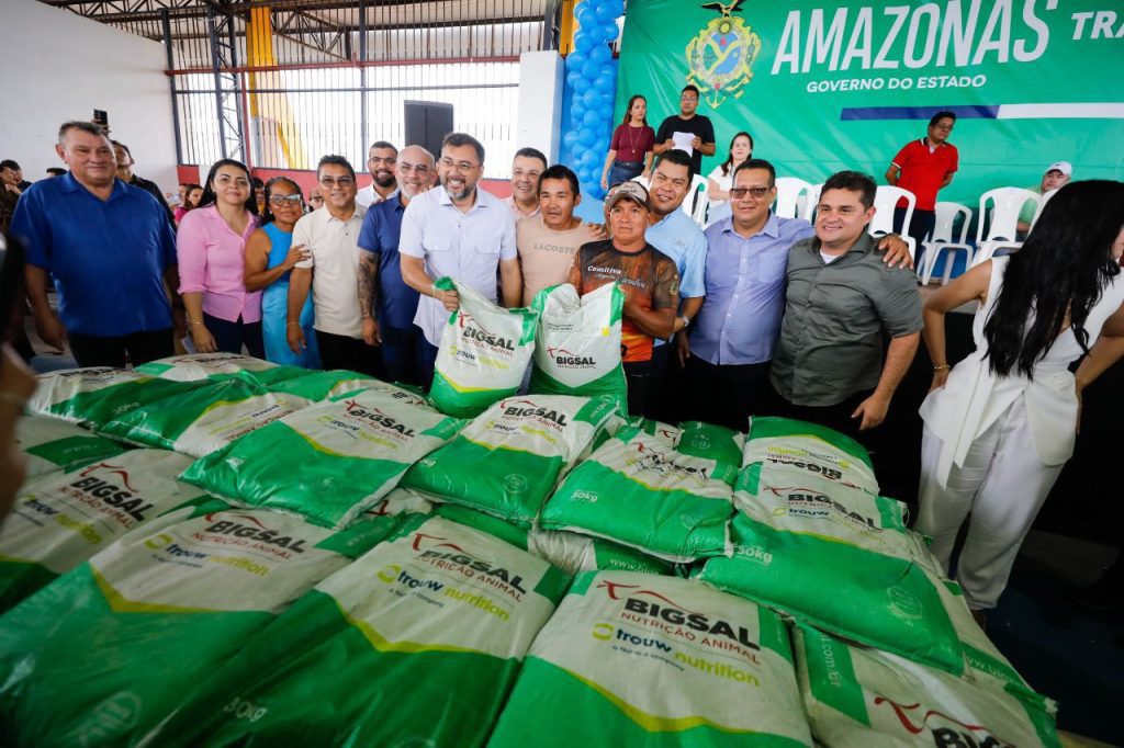Em Barreirinha, governador Wilson Lima entrega implementos agrícolas para fortalecer cadeias produtivas da região 13 Em Barreirinha governador Wilson Lima entrega implementos agricolas para fortalecer cadeias produtivas da regiao 1 foto Arthur Castro Secom 1024x682 1