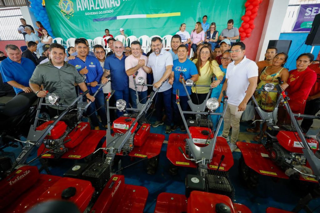 Em Barreirinha, governador Wilson Lima entrega implementos agrícolas para fortalecer cadeias produtivas da região 3 Em Barreirinha governador Wilson Lima entrega implementos agricolas para fortalecer cadeias produtivas da regiao 4 foto Arthur Castro Secom 1024x682 1