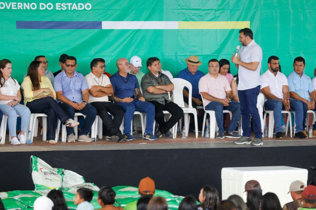 Em Barreirinha, governador Wilson Lima entrega implementos agrícolas para fortalecer cadeias produtivas da região 9 Em Barreirinha governador Wilson Lima entrega implementos agricolas para fortalecer cadeias produtivas da regiao 5 foto Arthur Castro Secom 1 1024x682 1