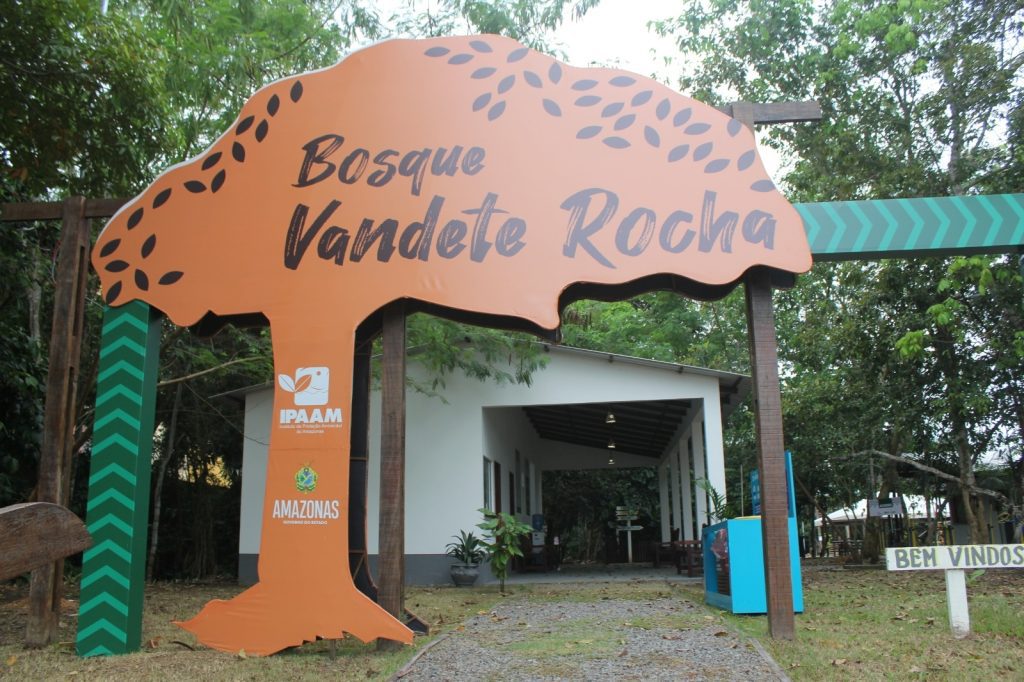 Bosque Estadual Vandete Rocha reúne lazer, educação e sustentabilidade na sede do Ipaam 2 Entrada do Bosque Vandete Rocha Foto 1 09 06 2025 1024x682 1