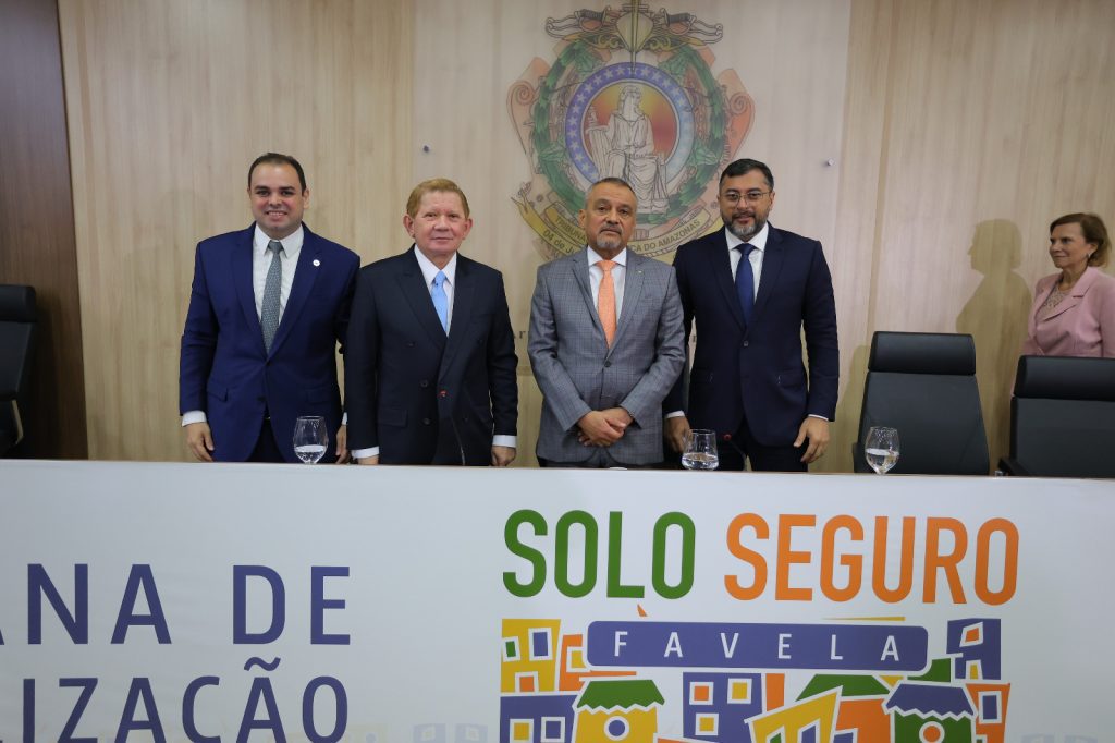 Governador Wilson Lima apresenta balanco de mais de 18 mil acoes de regularizacao fundiaria durante abertura da Semana do Solo Seguro 2 foto Diego Peres Secom 1024x682 1