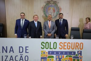 Governador Wilson Lima apresenta balanco de mais de 18 mil acoes de regularizacao fundiaria durante abertura da Semana do Solo Seguro 2 foto Diego Peres Secom 300x200 1