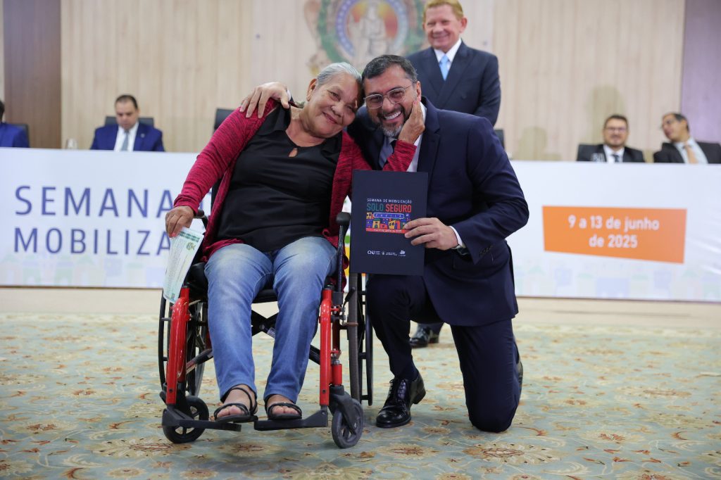 Governador Wilson Lima apresenta balanco de mais de 18 mil acoes de regularizacao fundiaria durante abertura da Semana do Solo Seguro 4 Odineia Almeida foto Diego Peres Secom 1024x682 1
