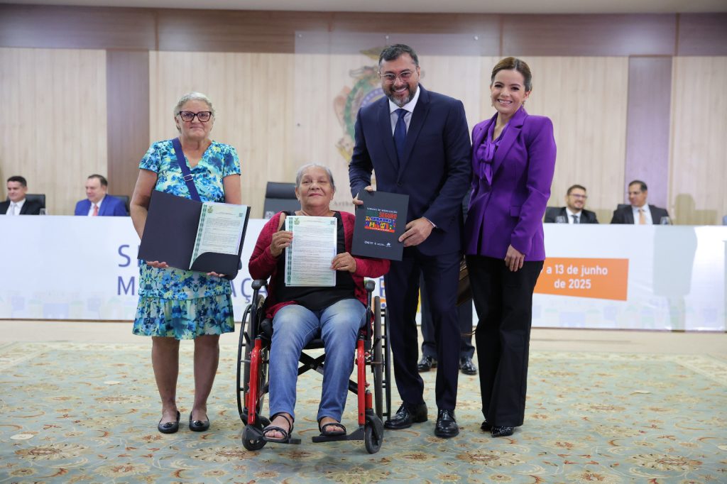 Governador Wilson Lima apresenta balanco de mais de 18 mil acoes de regularizacao fundiaria durante abertura da Semana do Solo Seguro 5 foto Diego Peres Secom 1024x682 1