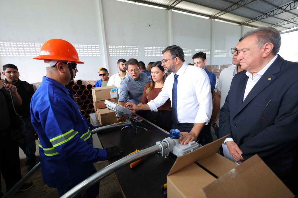 Ilumina+ Amazonas: Governador Wilson Lima vistoria envio de luminárias de LED para Jutaí e Fonte Boa 7 Ilumina Mais Foto Diego Peres Secom 1 1024x682 1