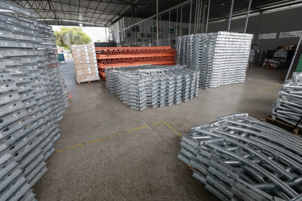 Ilumina+ Amazonas: Governador Wilson Lima vistoria envio de luminárias de LED para Jutaí e Fonte Boa 2 Ilumina Mais fotos Alex Pazuello Secom 4 1024x682 1