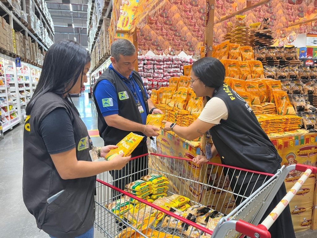 Operação Festas Juninas: Ipem-AM fiscaliza mais de 500 produtos da cesta básica 3 Ipem AM Foto 2 1024x768 1